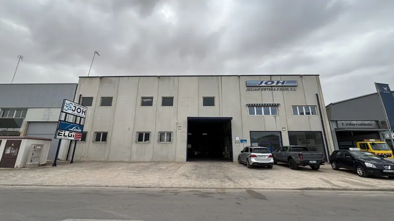 Fachada de las instalaciones de Grupo JOH (Julián Ortega e Hijo) en la calle Einstein de Villarrobledo
